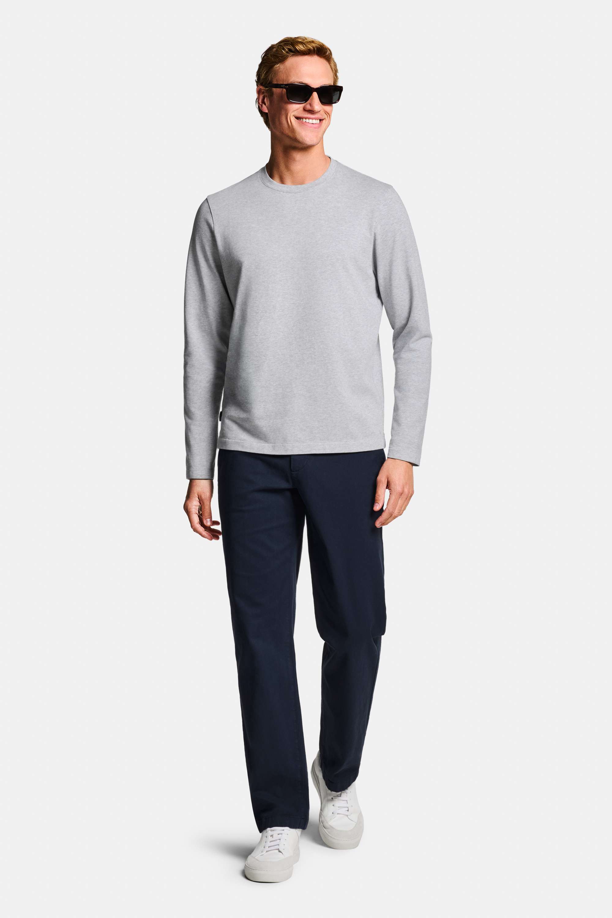 Oysters * The Heavy Tee Longsleeve, Deeps * The Straight Fit Chinos