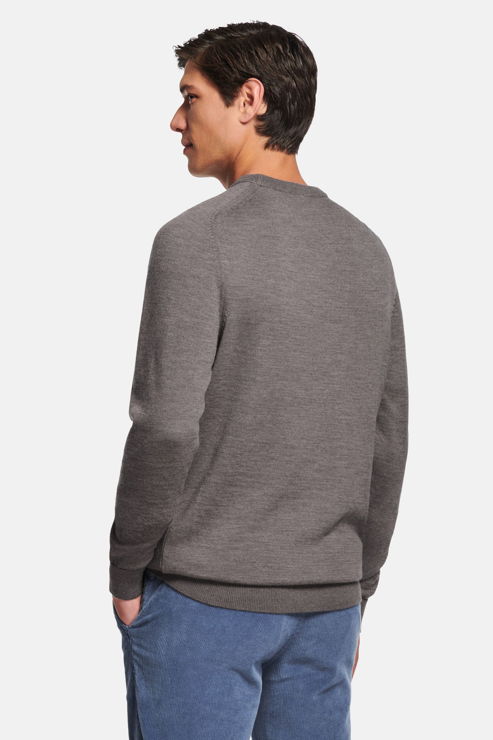 Jones * The Merino V-neck