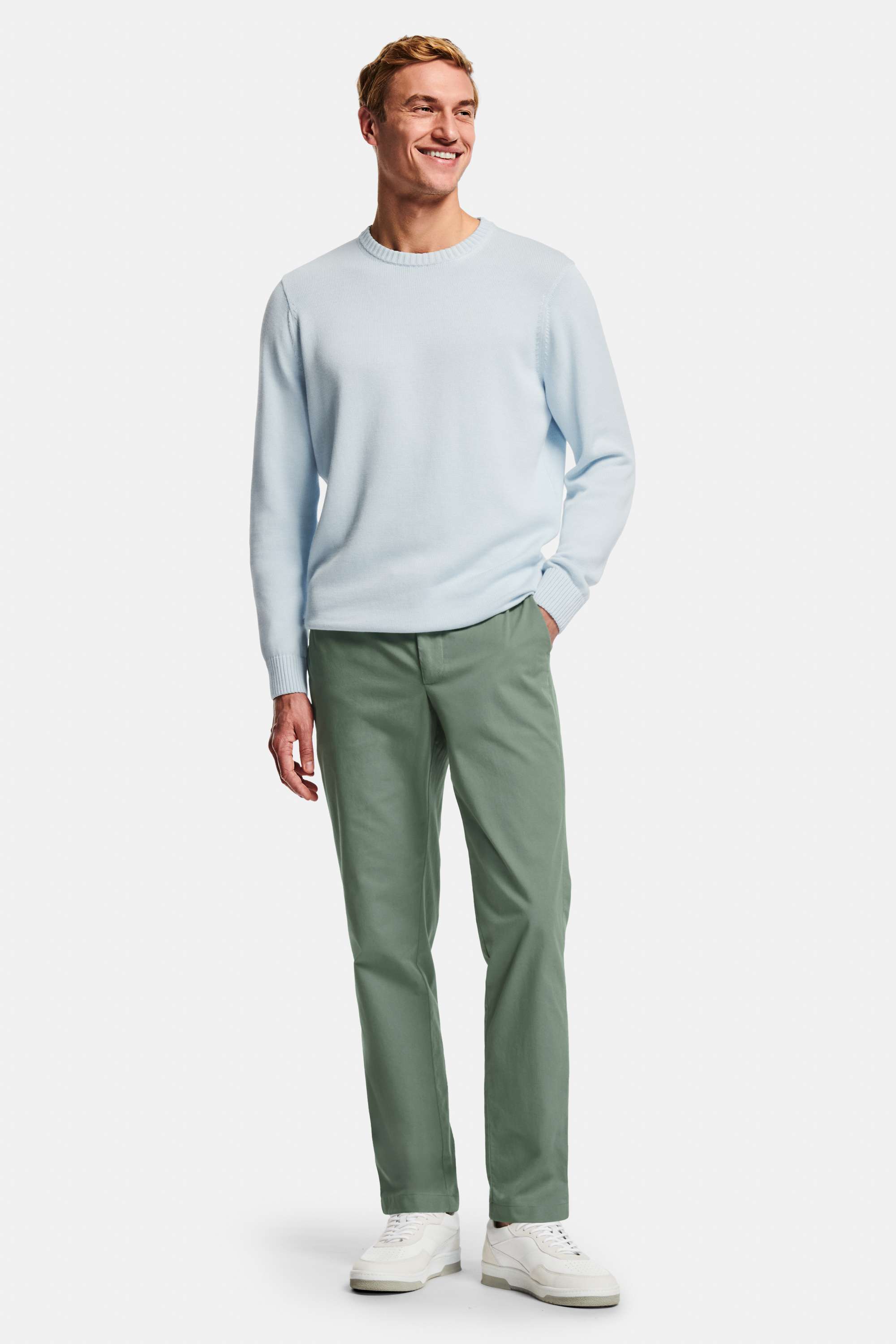 Avenues * The Midweight Crew, Defenders * The Easy Chinos, Oysters * The Classic Sneakers
