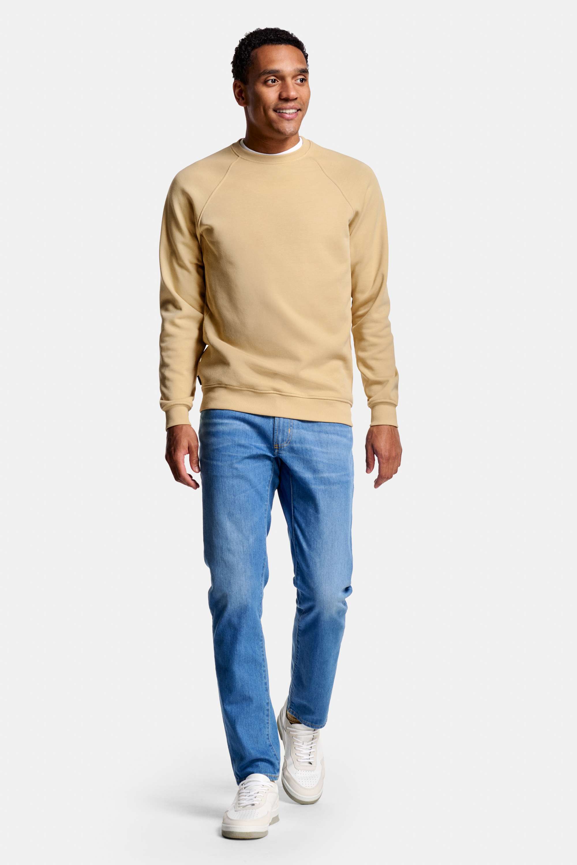 Miuras * The Easy Sweater, Carlos * The Jeans, Oysters * The Classic Sneakers