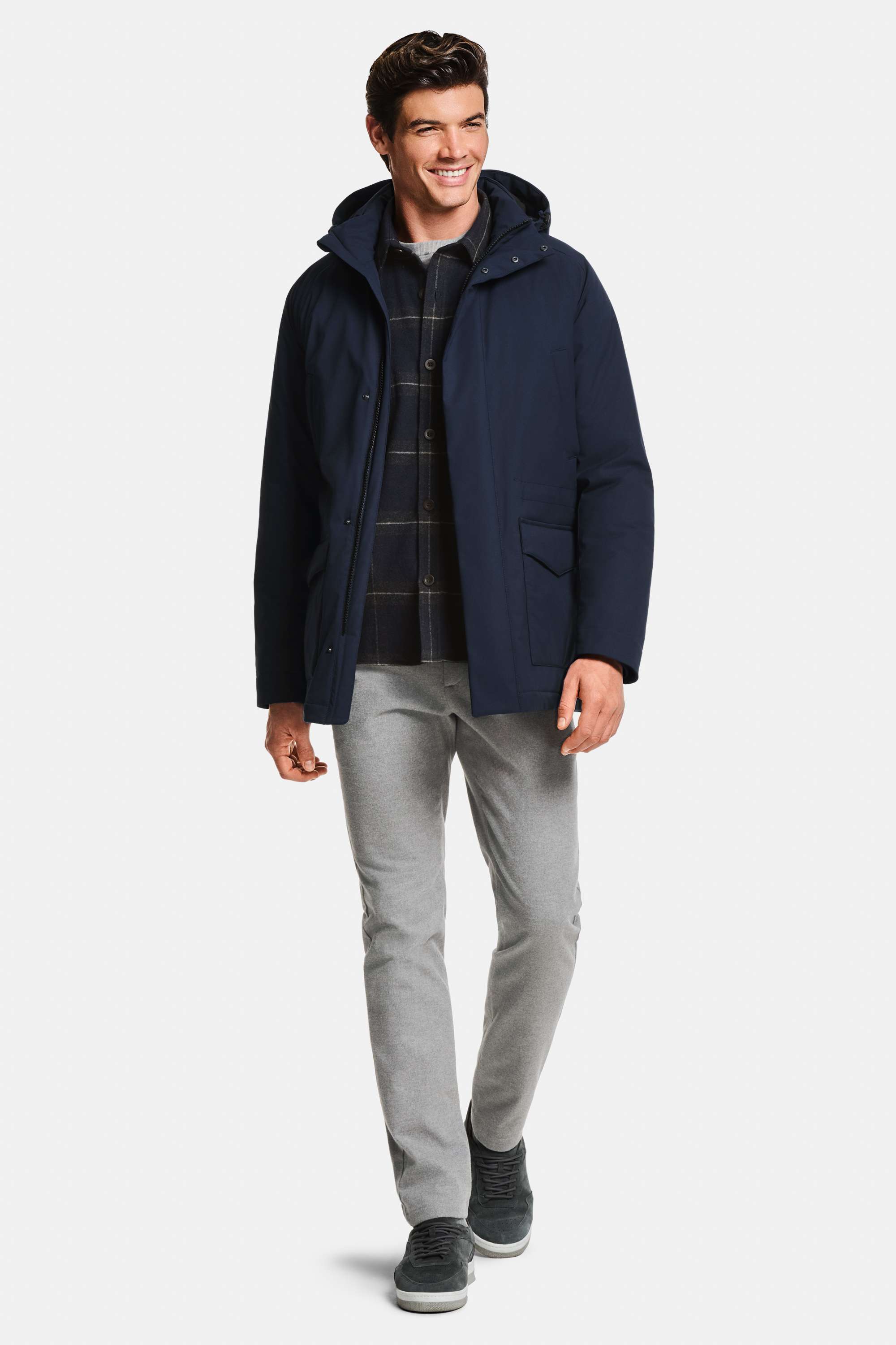 Oysters * Der Crew Neck Pullover, Royal Oaks * Das Wollovershirt, Cosmics * Der Iconic Parka, Oysters * Die Flannels, Storms * Der Wildleder-Sneaker