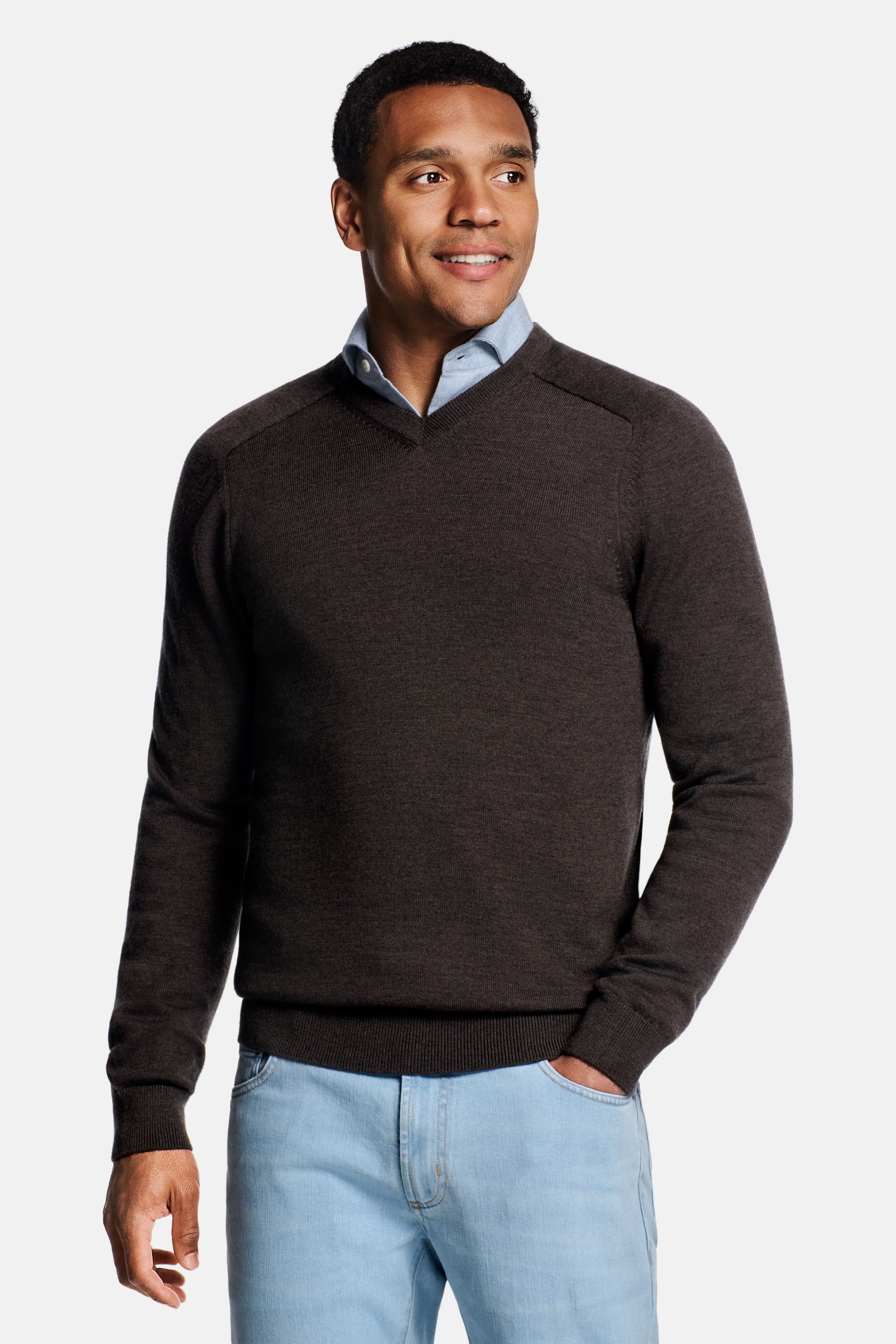 Night Foxes * The Merino V-neck