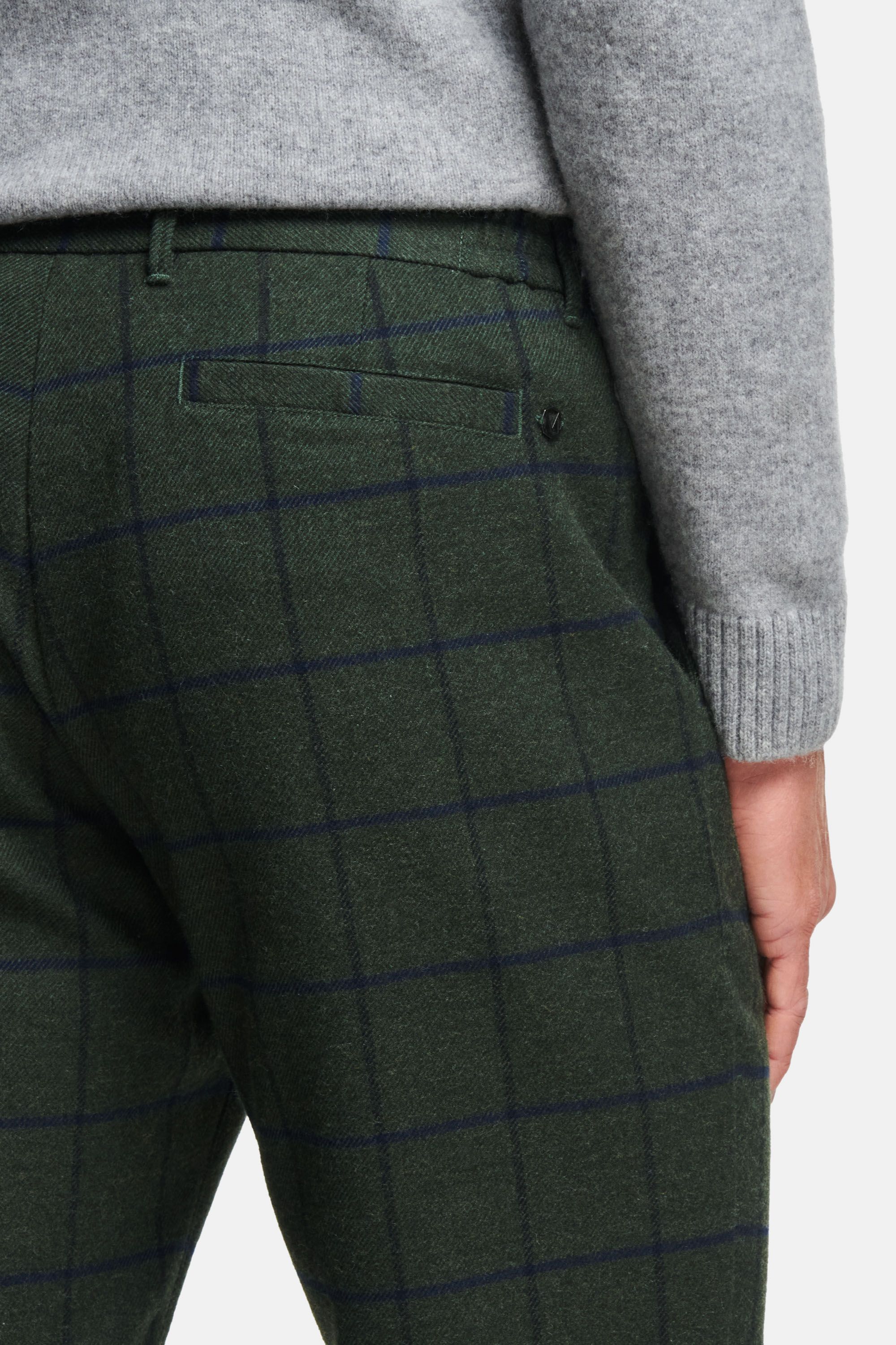 Holmes * Los Flannels