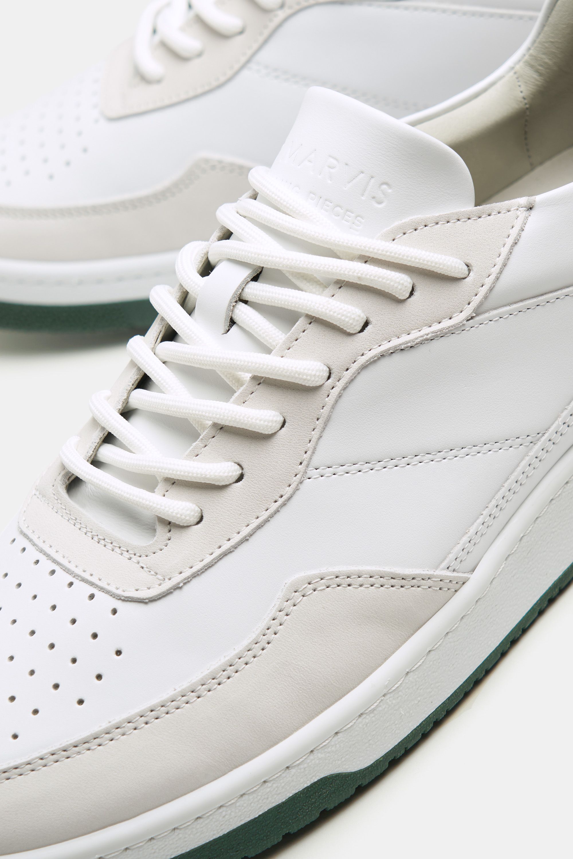 Lakes * The Classic Sneakers