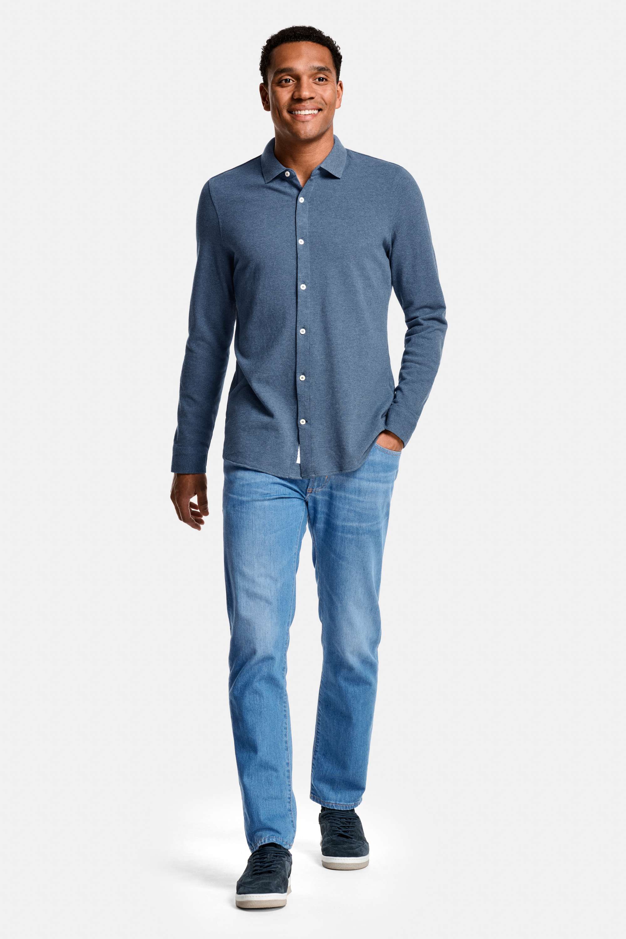 Mavericks * The Piqué Shirt, Carlos * The Jeans, Deeps * The Suede Sneakers